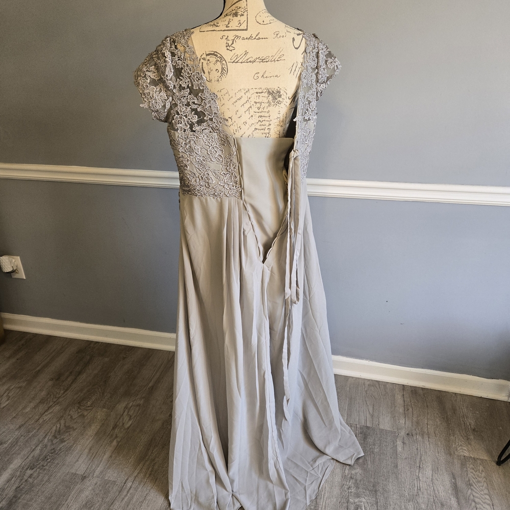 Elegant Lace Evening Gown in Gray/ Wedding Dress Size XL - Picture 3 of 7